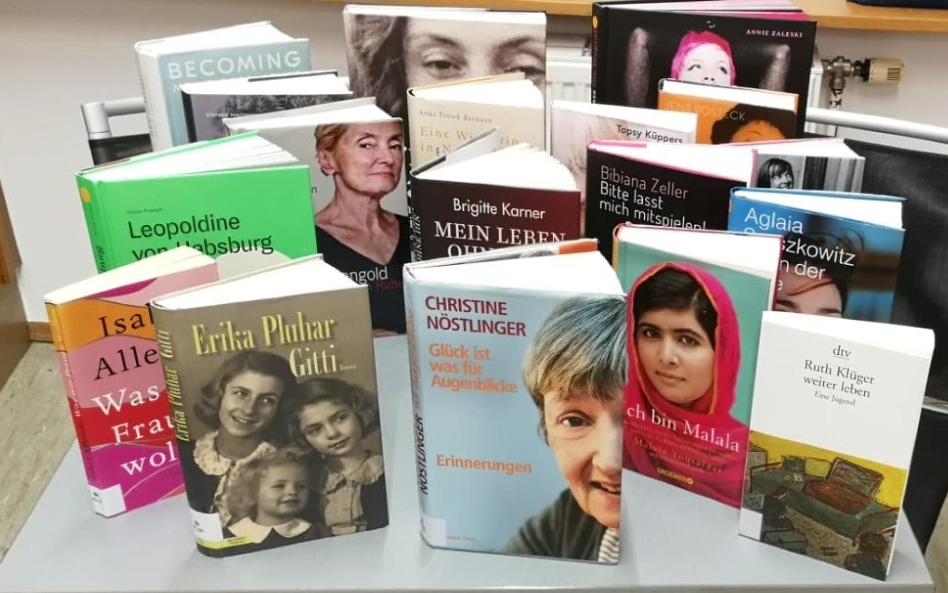 Büchertisch WOMEN
