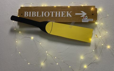 Hinweisschild Bücherei